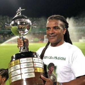 El vergonzoso tuit de Jhon Jairo Tréllez con la suspensión de la final de Libertadores
