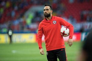 Plantel de la Roja acepta el retorno de Bravo: "Es un jugador histórico y un ejemplo para nosotros"