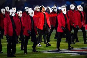 Reseña: The Weeknd aburrió en el medio tiempo del Super Bowl 2021