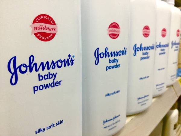 Johnson & Johnson suspende la venta de sus talcos en todo el mundo a causa de demandas