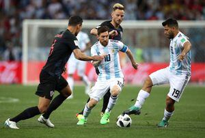 Minuto a minuto: Un horror de Caballero tiene a Argentina perdiendo con Croacia y con un pie fuera del Mundial de Rusia