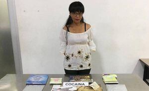 Profesora pretendía llevar a la India libros infantiles con cocaína