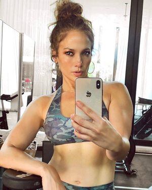 “Trata de pasar tu tiempo siendo más positivo”: Jennifer Lopez responde a un troll de Internet
