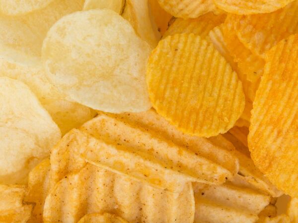 Piden aprobar una ley en California y otros estados que prohibiría algunos snacks por tener ingredientes que pueden provocar cáncer