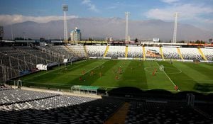 Con tres sorpresas: La lista definitiva de los estadios habilitados para el retorno del fútbol chileno