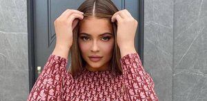 Kylie Jenner presume sus curvas en un mini vestido Fendi