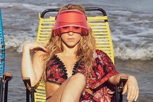 Shakira en short de mezclilla y camiseta demuestra que a los 40 luce mejor que a sus 20