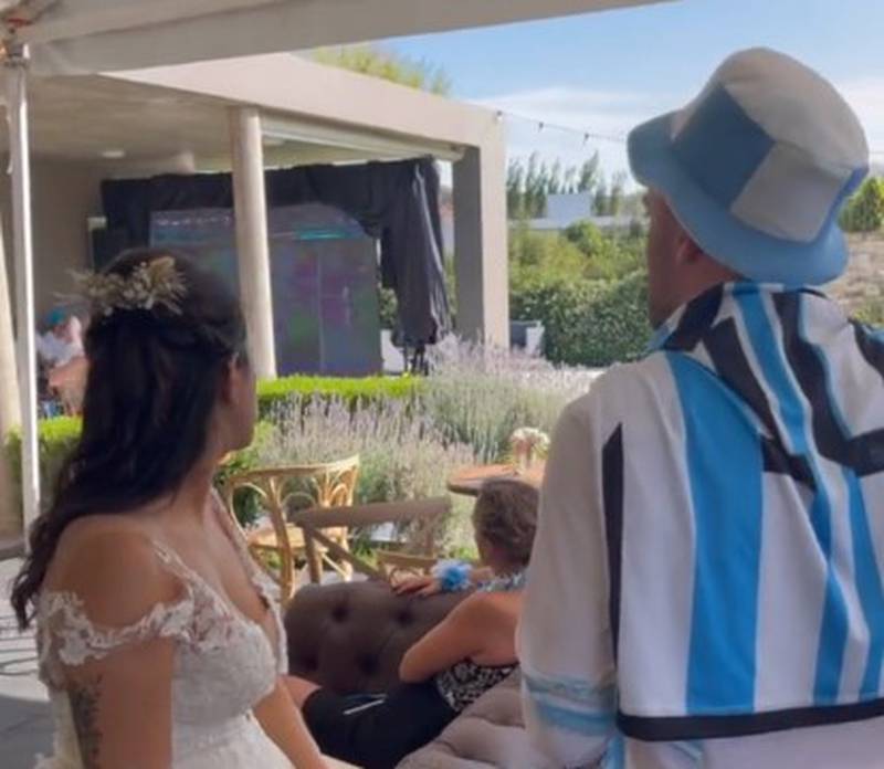 Se casan el día del juego de Argentina en el Mundial