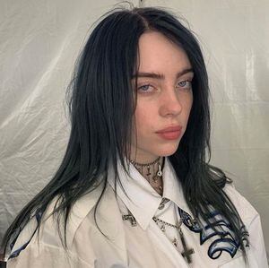 Billie Eilish y su atrevida foto con la novia de su hermano Finneas