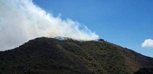Quito: Bomberos trabajan para controlar incendio en la Reserva Geobotánica Pululahua