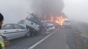 Grave accidente en Victoria: al menos dos fallecidos y siete vehículos incendiados