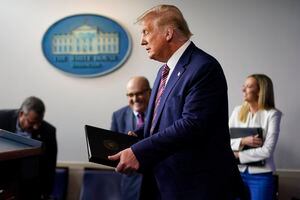 Trump recibe medicamentos “severos” tras positivo a Covid-19
