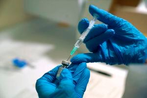 "Las vacunas llegan esta semana, no sabemos exactamente si miércoles o jueves", confirmó el Ministro de Salud