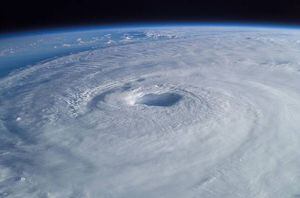 ¿Se pueden bombardear los huracanes?