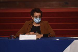 UNE planteará denuncia penal contra la ministra de Salud, Amelia Flores