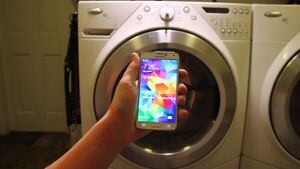 Samsung Galaxy S5 a la lavadora ¿Sobrevivirá?