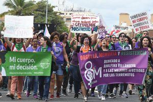 Marchan por derechos de las mujeres