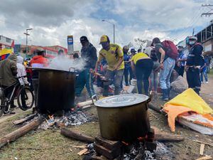 En Usme protestaron y compartieron con un sancocho en olla a fuego de leña este 1 mayo