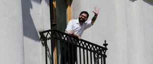 Presidente Gabriel Boric saludó a adherentes que llegaron hasta La Moneda: “La dignidad del cargo está en estar junto al pueblo y con el pueblo”