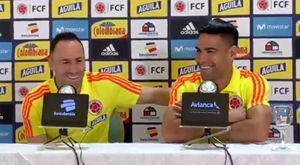 El divertido momento de Ospina y Falcao en rueda de prensa cuando los llamaron ‘viejos’