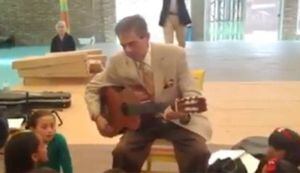 Video inédito de José José cantando en un jardín de niños que demuestra su lado más dulce
