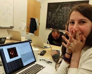 El fundamental aporte de Katie Bouman a la ciencia: quién es la científica que eclipsó la histórica foto del agujero negro