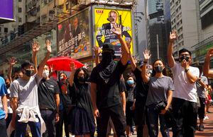 Protestas desafían prohibición de usar máscaras en Hong Kong
