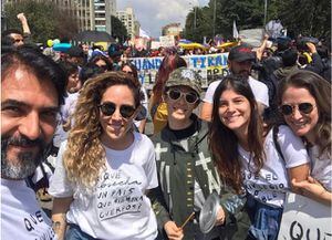 ¡Los famosos también salieron a marchar este 21 de noviembre!