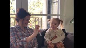 Este é o vídeo fofinho de Caterina Scorsone com a filha que todo fã de Grey’s Anatomy precisa assistir