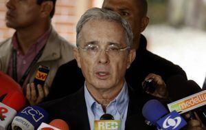 Álvaro Uribe presentó su renuncia formal ante el Senado de la República