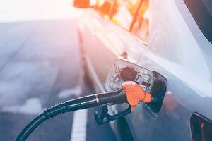 ¿Cómo afecta el cambio de gasolina súper a extra en mi vehículo?
