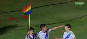 Un grande: delantero argentino celebró gol con la bandera del Orgullo LGTBQ+
