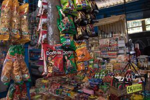 Busca Morena multas de 30 mil pesos para comercios que vendan comida chatarra