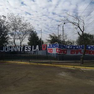 "Jueguen como hinchas, no como empleados": Fanáticos de la "U" explotan contra el equipo y defienden a Johnny Herrera