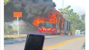 Bus nuevo de TransMilenio se incendió antes de llegar a Bogotá
