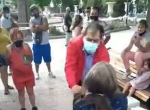 Indignación por video en donde se ve a alcalde de San Felipe golpeando a persona en situación de calle