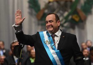 CRÓNICA: Alejandro Giammattei asume como nuevo presidente de Guatemala tras cuatro horas de retraso