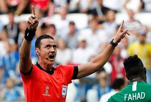 ¡La decisión más polémica del VAR! Expulsó a Wilmar Roldán
