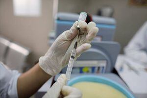 China sigue a Rusia e inscribe su vacuna contra el coronavirus
