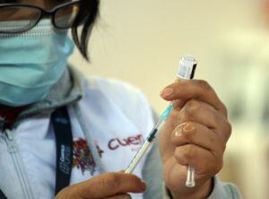 Gobierno adelanta vacunación de segundas dosis de Astrazeneca