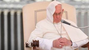 Cuáles son las dos "batallas" que enfrenta el papa Francisco en medio de una de las mayores crisis de la Iglesia católica moderna