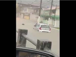 Inundaciones en Guayaquil tras la fuerte lluvia de este 8 de marzo