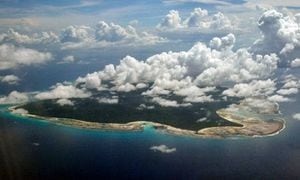 Sangriento asesinato confirma el mito: así es la paradisíaca isla habitada por misteriosa tribu que aniquila a los visitantes