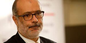 Ministro Valdés cierra las puertas a la disminución de las tasas de embarque