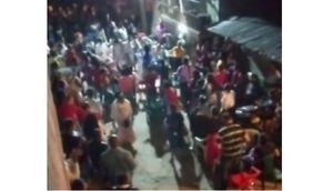 (VIDEO) Ante la mirada de la Policía decenas de personas violaron la cuarentena por estar en culto religioso