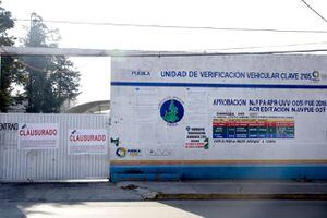 Cancelan programa de verificación vehicular en Puebla y clausuran 6 verificentros