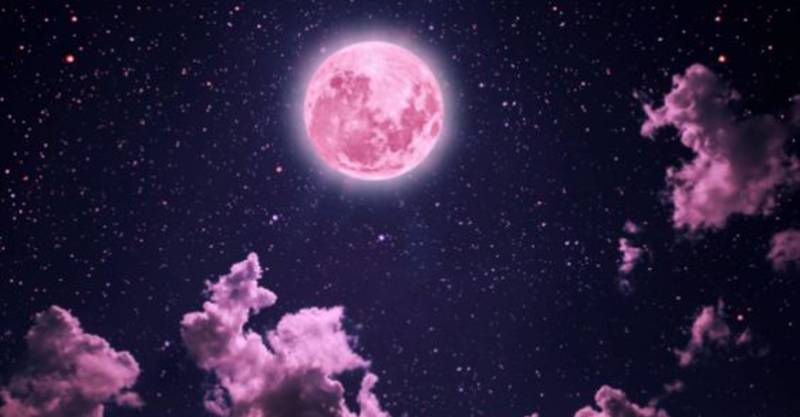 Luna rosa en abril 2022