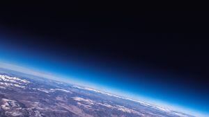 La NASA revela un surrealista video de la Tierra en el que parece otro planeta