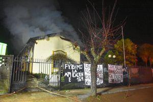 Violenta noche en La Araucanía: dos municipalidades fueron incendiadas