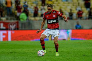 Mauricio Isla se impone ante las críticas en Flamengo: ovacionado por los hinchas y elogiado por su DT